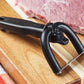🥩 50 % DE RÉDUCTION EN CE MOMENT ! Coupe-graisse à main pour viande de bœuf et de porc – Support en forme de U, lames en acier inoxydable et poignée ergonomique – idéal pour les barbecues, la préparation des repas et la cuisine en grande quantité 🍖🔪