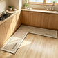 🎉Promotion 2026 : plus de 17 000 exemplaires vendus ! 🔥50 % DE RÉDUCTION ! 🧊💧 Ne glissez plus sur les sols mouillés de votre cuisine : ce tapis en L absorbe rapidement l'eau et l'huile, reste bien en place et amortit vos pas pendant que vous cuisinez. 🏠